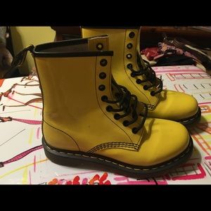 1460 Dr. Martens - yellow
